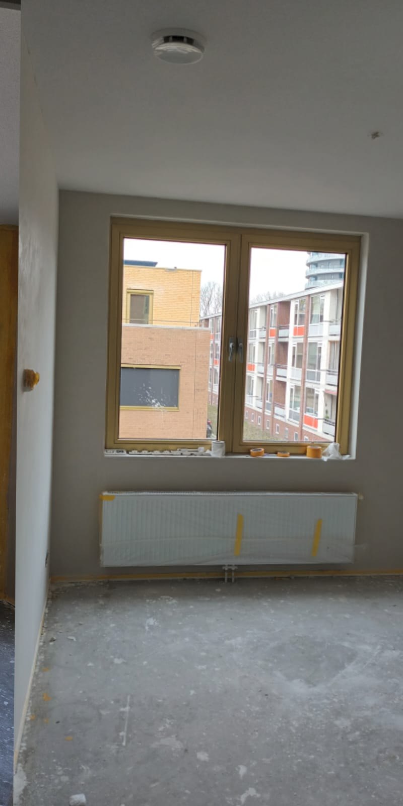 Na situatie raamwand met radiator
