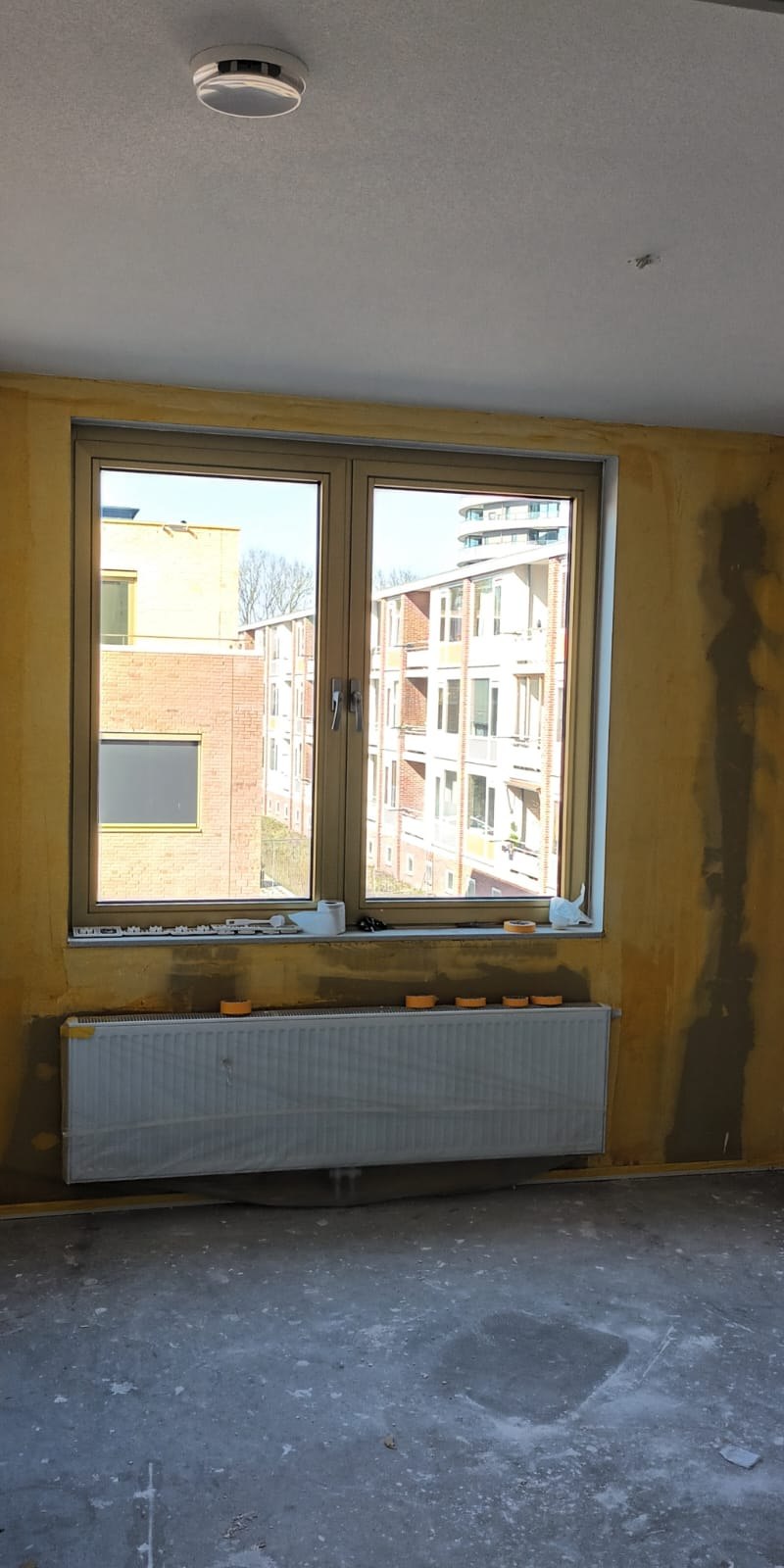 Voor situatie raamwand met radiator