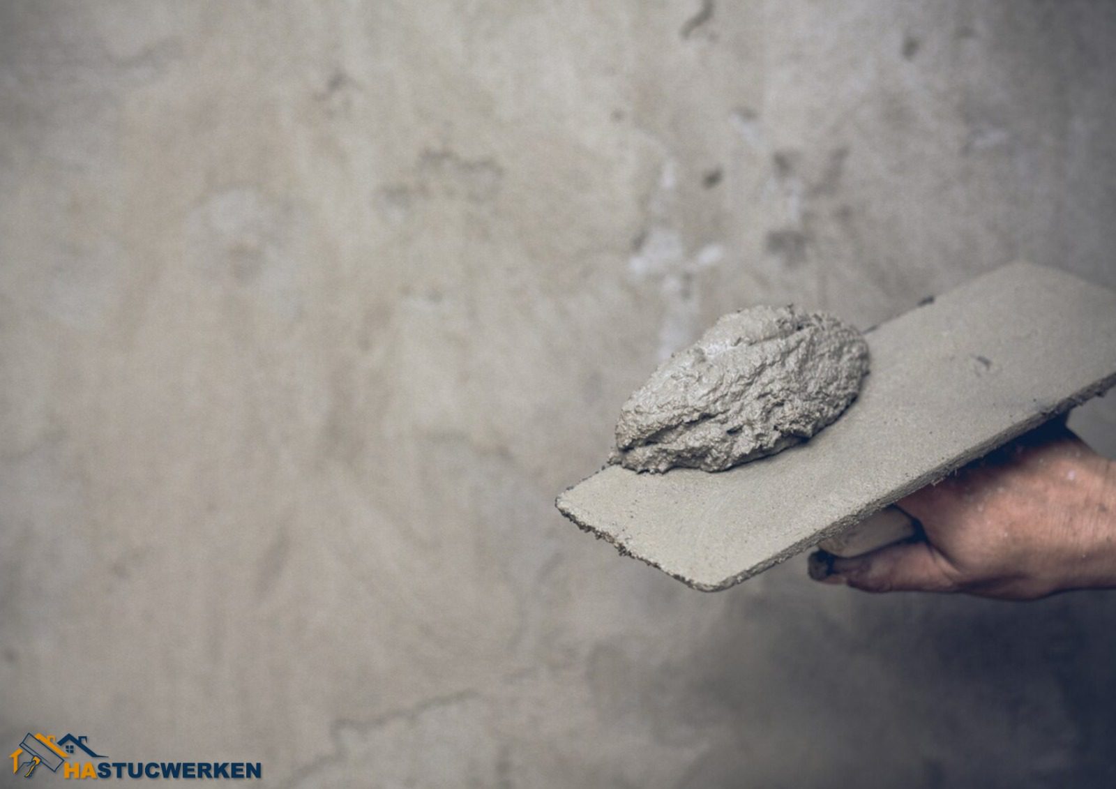 Cementpleister aangebracht met een spaan